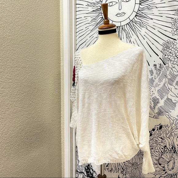 π Beautiful rose shoulder knit top - Picture 6 of 14